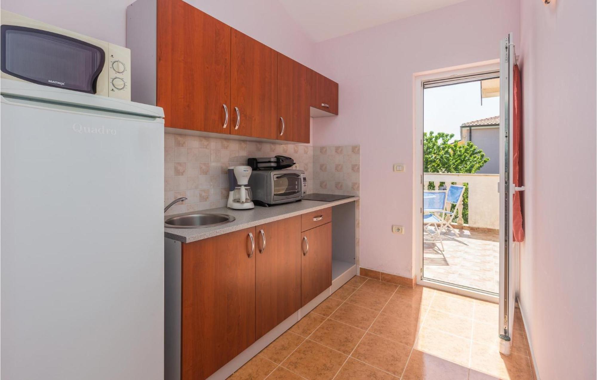 Nice Apartment In Kastel With Kitchen 외부 사진