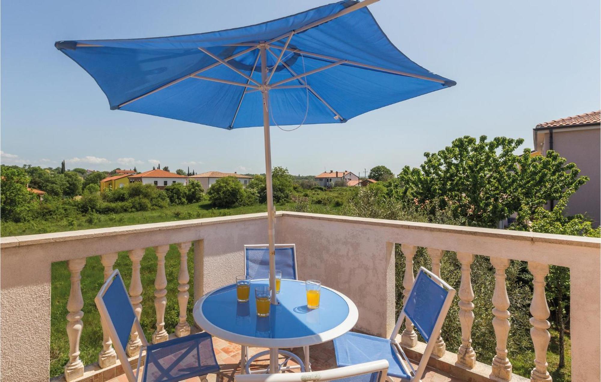 Nice Apartment In Kastel With Kitchen 외부 사진
